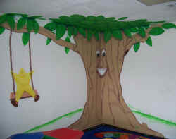 Smiling Tree Mural 2.jpg (75281 bytes)